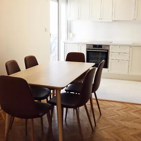 Chic 3 Bedroom In Center Budva